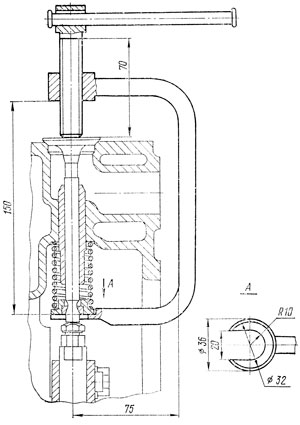 Приспособление для снятия и установки клапанных пружин пускового двигателя